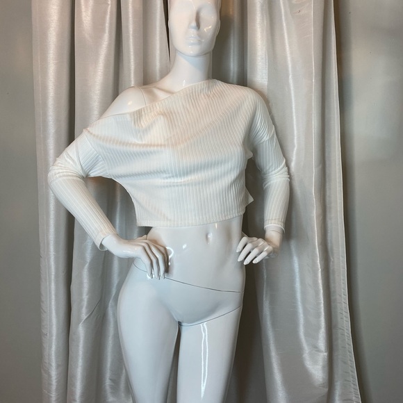 Off The Shoulder Knitted Top - Picture 2 of 4